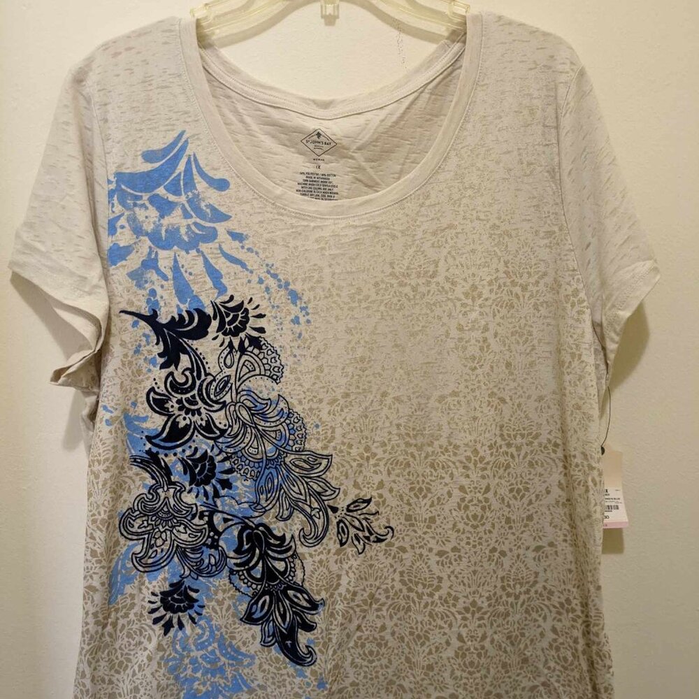 St. John's Bay - Cream with Blue Flowers - short sleeve top - 1x - nwt